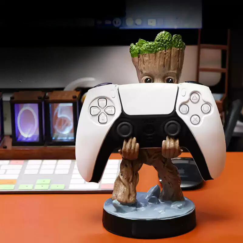 Chargez l&#39;image dans la visionneuse de la galerie, Creative Anime Figure as a Versatile Game Controller Stand for PS5, Switch, and Other Consoles
