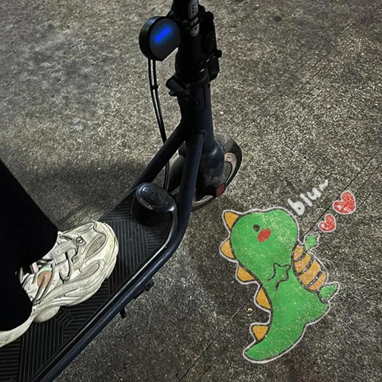 Chargez l&#39;image dans la visionneuse de la galerie, F6 Universal Electric Induction Projection Welcome Light for Scooter / Bike / Electric Car (Love Dinosaur)
